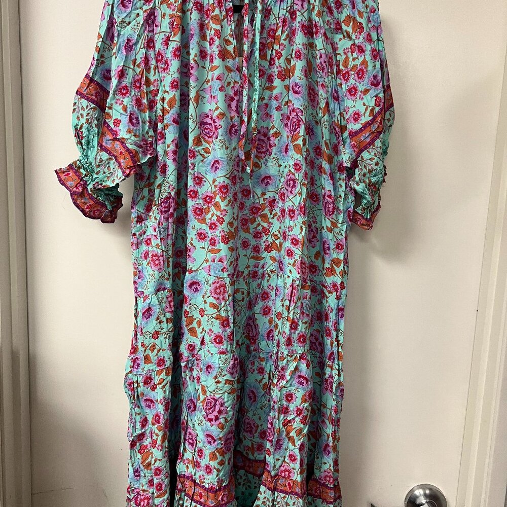 Easel Dress - NWT - Size Small